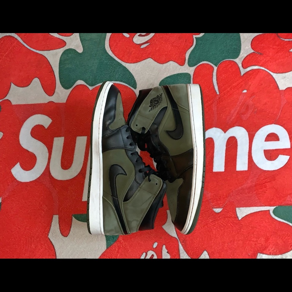 SOLD Air Jordan 1 Mid Olive